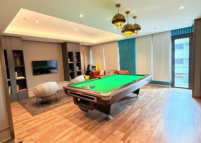 Cozy - Aurora Escalades Cubao *